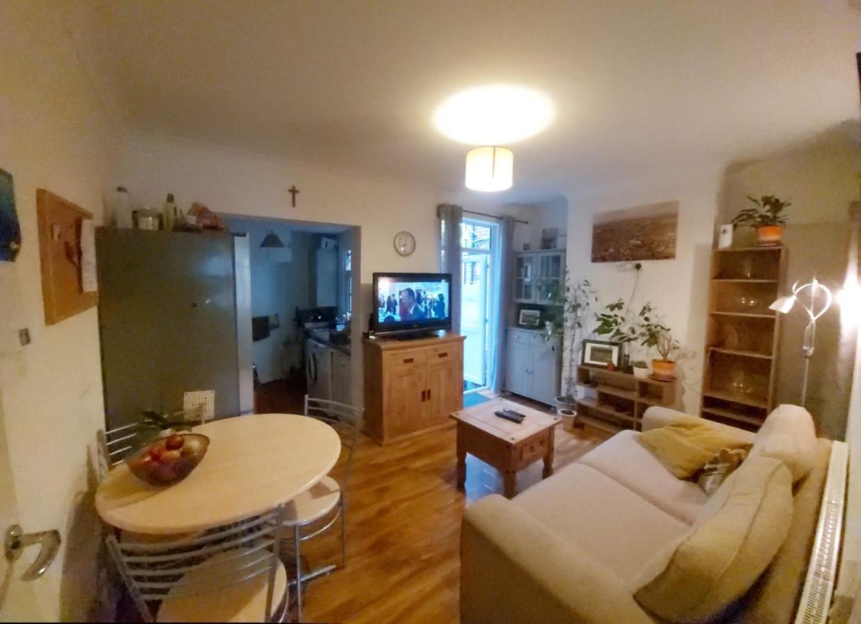Riverdale Guest house *